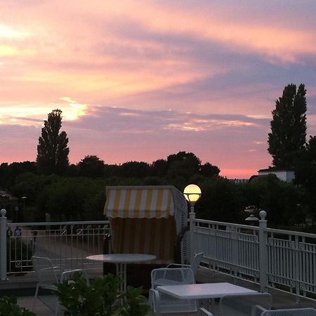 Haus Seeblick Hotel Garni & Ferienwohnungen ツィノヴィッツ エクステリア 写真
