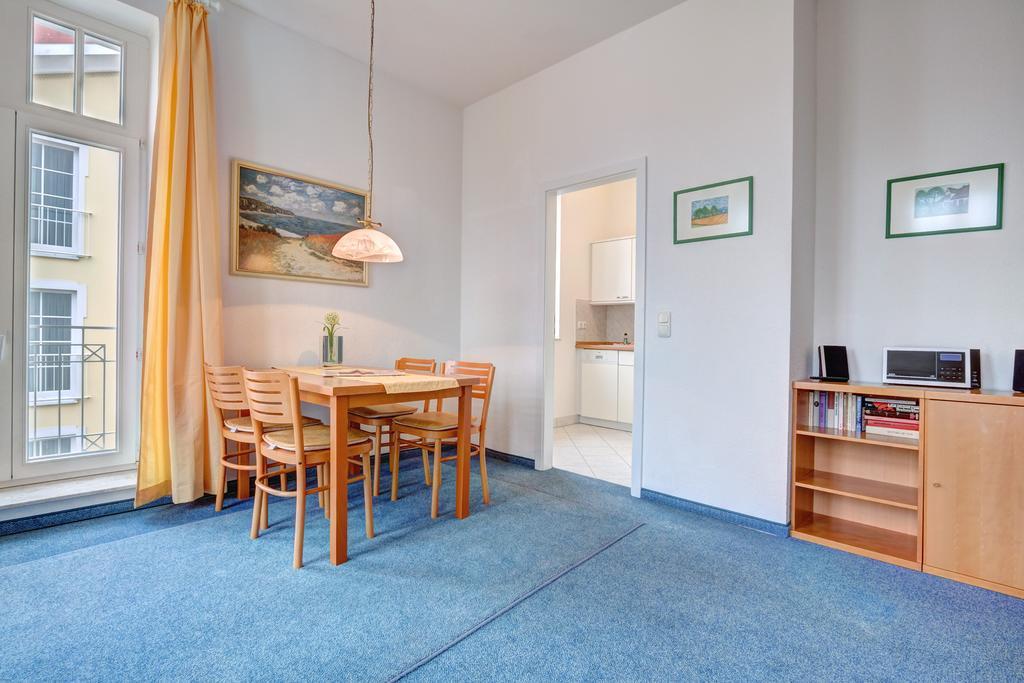 Haus Seeblick Hotel Garni & Ferienwohnungen ツィノヴィッツ エクステリア 写真