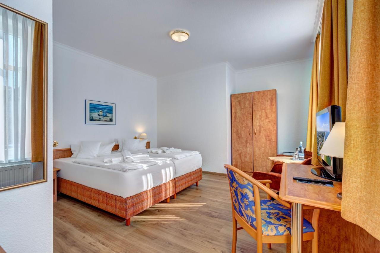 Haus Seeblick Hotel Garni & Ferienwohnungen ツィノヴィッツ エクステリア 写真