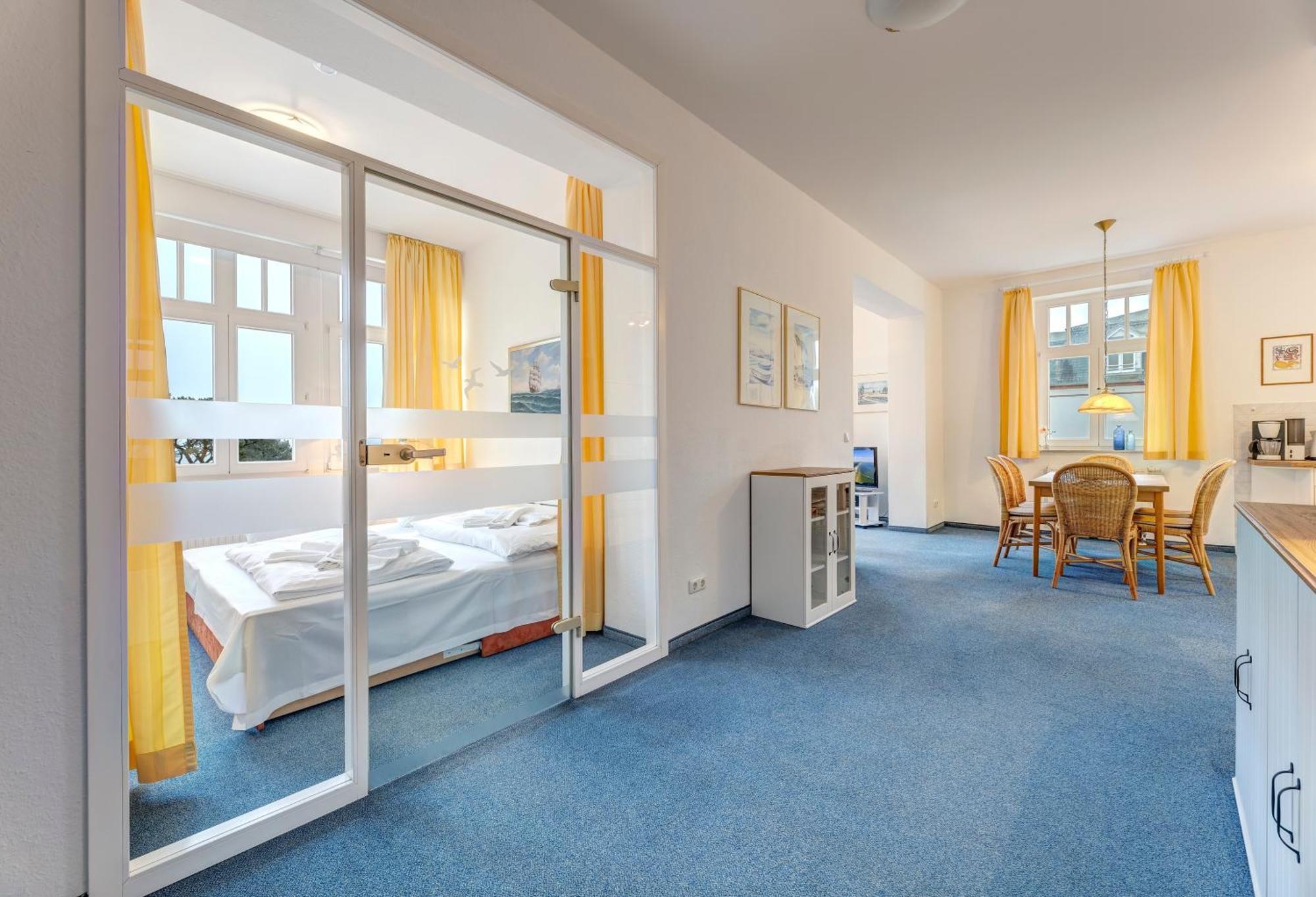 Haus Seeblick Hotel Garni & Ferienwohnungen ツィノヴィッツ エクステリア 写真