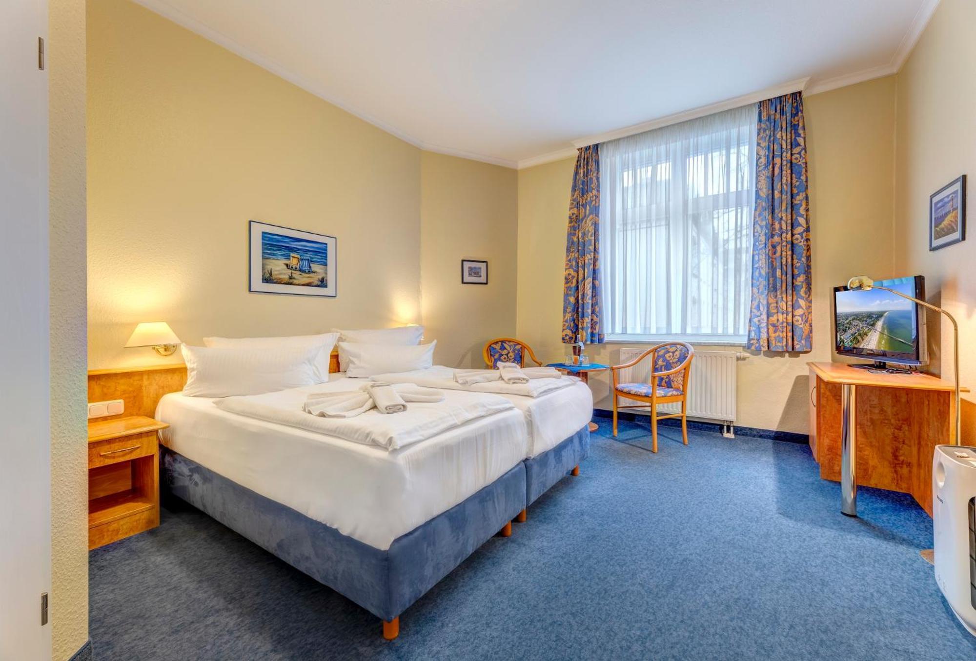 Haus Seeblick Hotel Garni & Ferienwohnungen ツィノヴィッツ エクステリア 写真