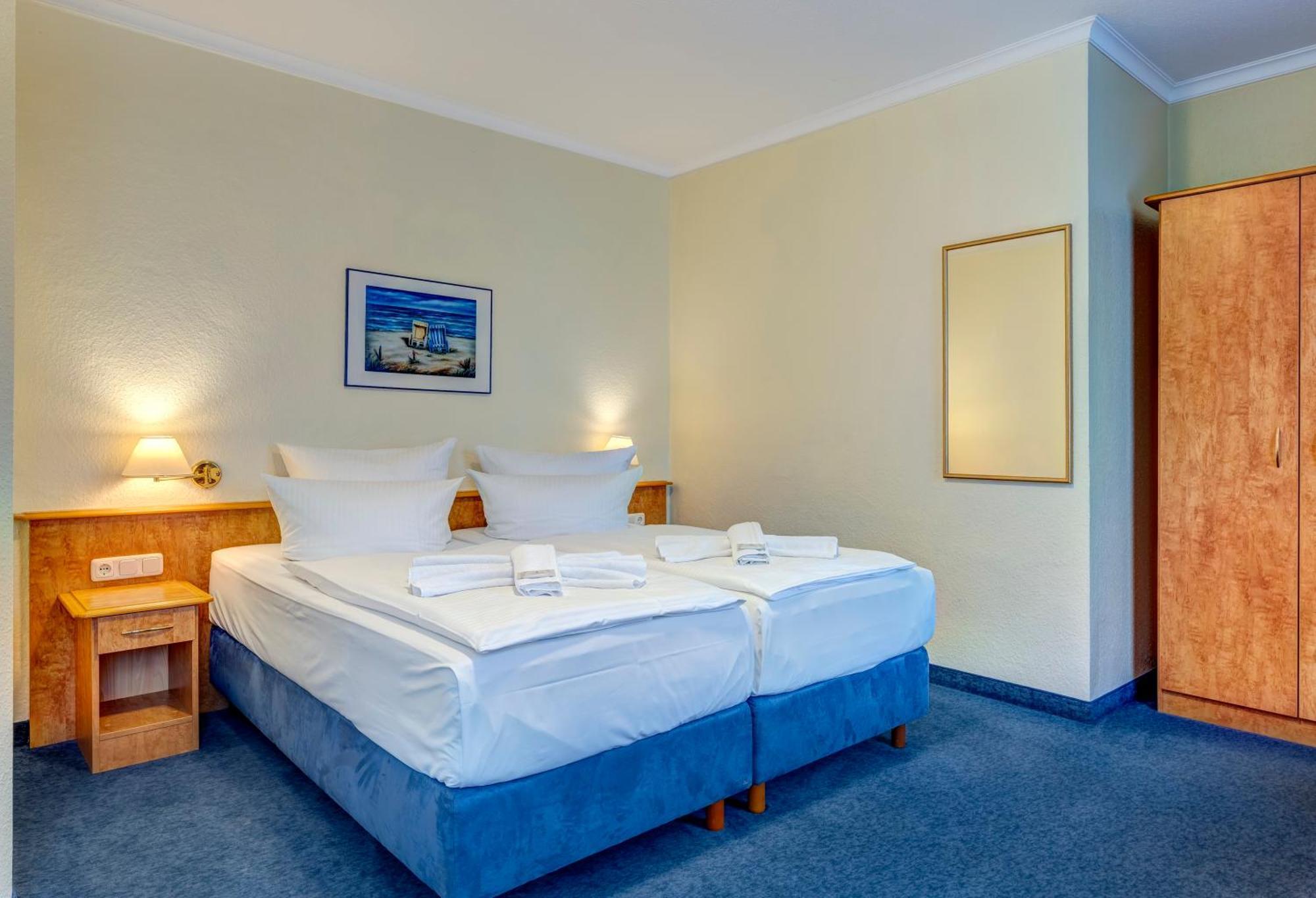 Haus Seeblick Hotel Garni & Ferienwohnungen ツィノヴィッツ エクステリア 写真