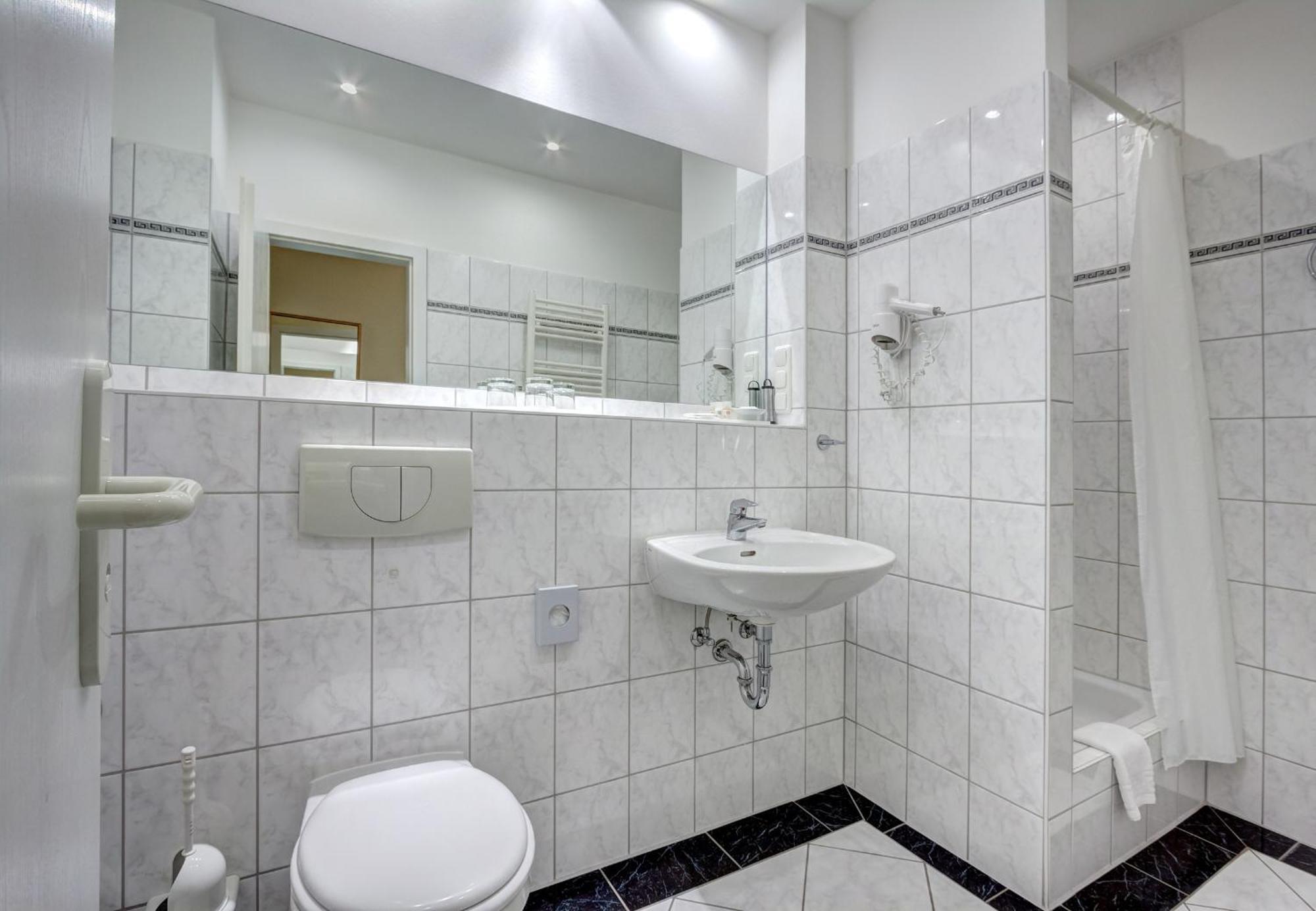 Haus Seeblick Hotel Garni & Ferienwohnungen ツィノヴィッツ 部屋 写真