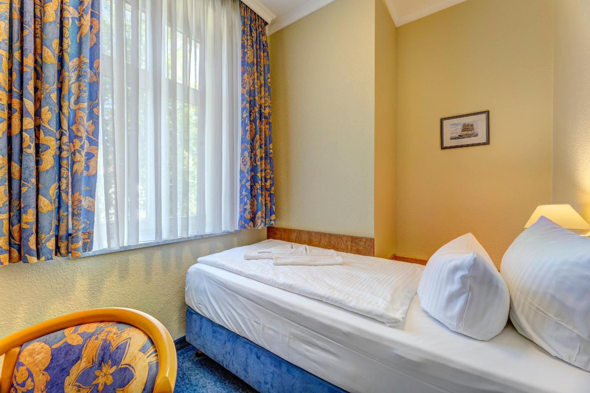 Haus Seeblick Hotel Garni & Ferienwohnungen ツィノヴィッツ エクステリア 写真