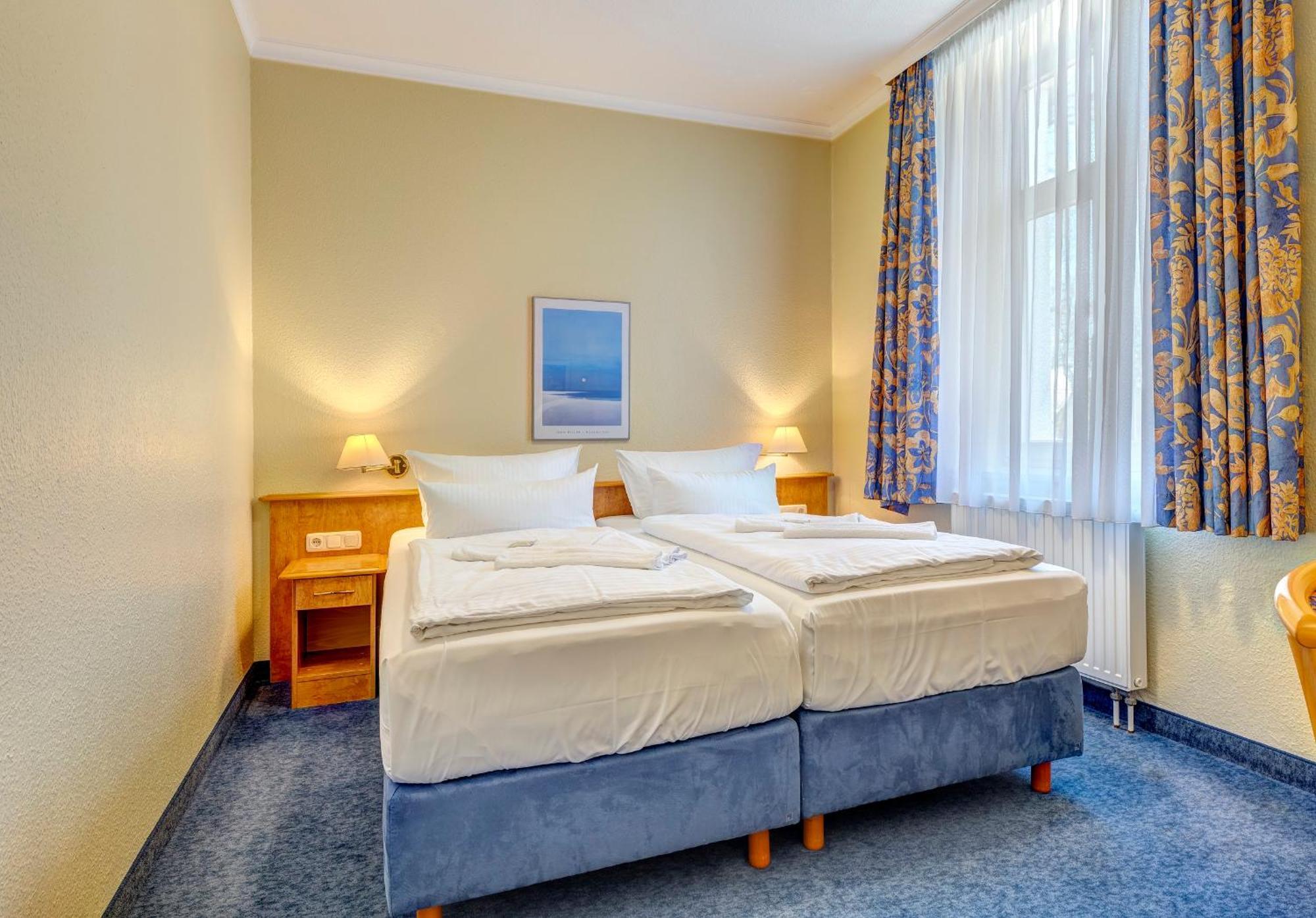 Haus Seeblick Hotel Garni & Ferienwohnungen ツィノヴィッツ エクステリア 写真