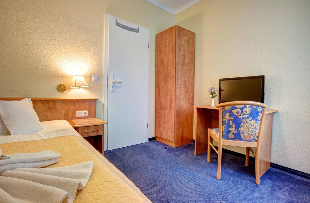 Haus Seeblick Hotel Garni & Ferienwohnungen ツィノヴィッツ エクステリア 写真