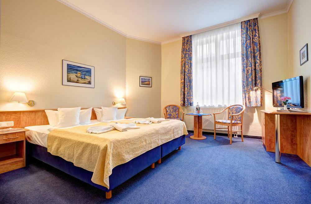 Haus Seeblick Hotel Garni & Ferienwohnungen ツィノヴィッツ エクステリア 写真