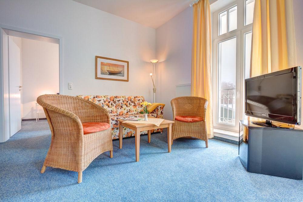 Haus Seeblick Hotel Garni & Ferienwohnungen ツィノヴィッツ エクステリア 写真