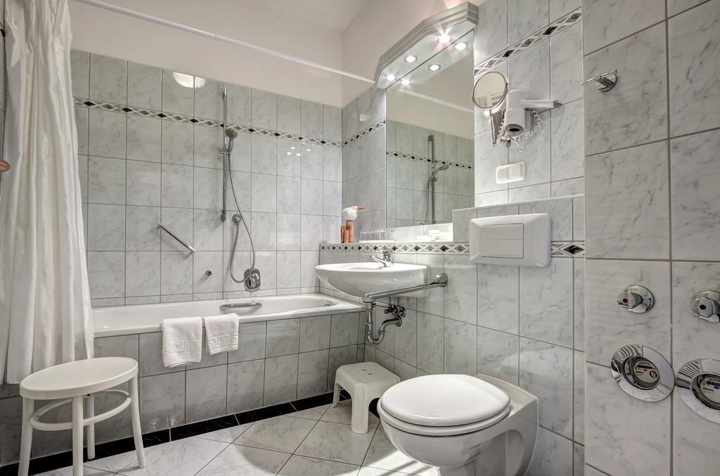 Haus Seeblick Hotel Garni & Ferienwohnungen ツィノヴィッツ エクステリア 写真